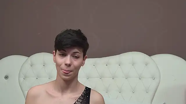 KylieLipa online show from 20, 2, 2025