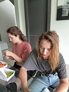 Nura n Sarah online show from 28, 1, 2025