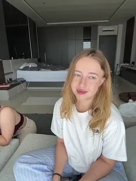 Nura n Sarah online show from 9, 10, 2025