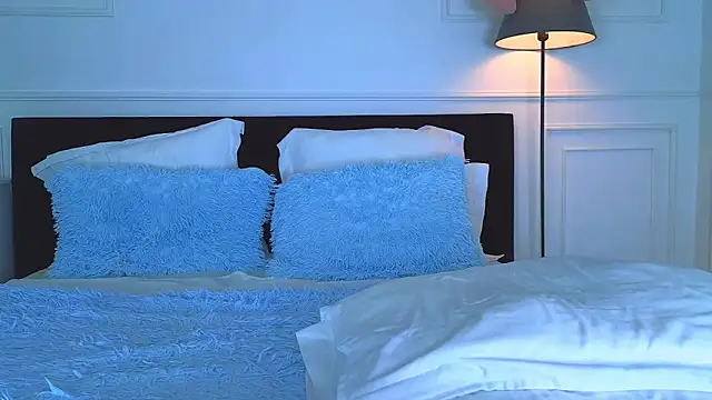 NicoleMarani online show from 19, 2, 2025