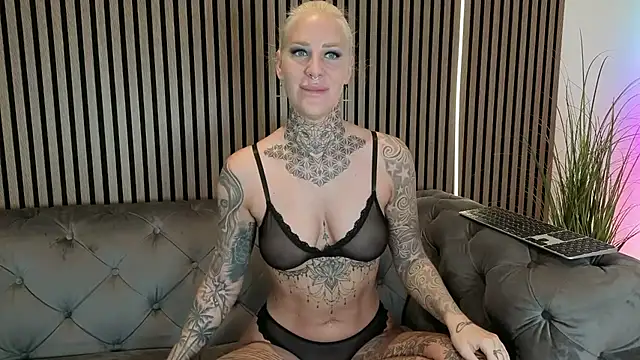 Lara-CumKitten online show from 19, 7, 2026
