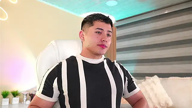 Snapshot of MatiasKorn chatting on 28, 11, 2025 MatiasKorn online show from 28, 11, 2025