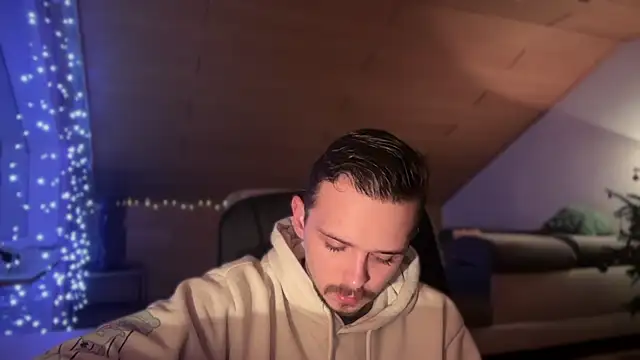 Snapshot of naked_psy chatting on 10, 1, 2025 naked psy online show from 10, 1, 2025