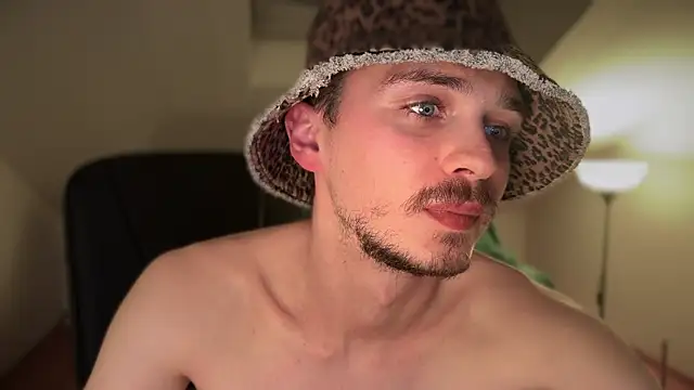 Snapshot of naked_psy chatting on 10, 3, 2025 naked psy online show from 10, 3, 2025