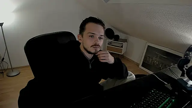 Snapshot of naked_psy chatting on 24, 10, 2025 naked psy online show from 24, 10, 2025