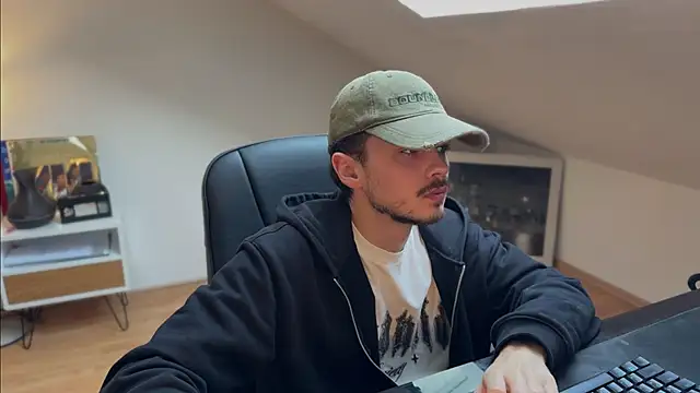 Snapshot of naked_psy chatting on 4, 11, 2025 naked psy online show from 4, 11, 2025