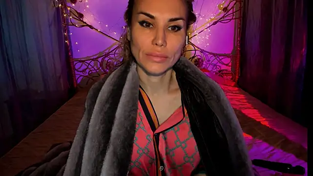 Snapshot of Radmila_Queen_ chatting on 27, 11, 2025 Radmila Queen online show from 27, 11, 2025