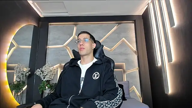 alexgiraldo  online show from 28, 2, 2025