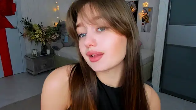 Snapshot of MiracleCurly chatting on 4, 3, 2025 MiracleCurly online show from 4, 3, 2025