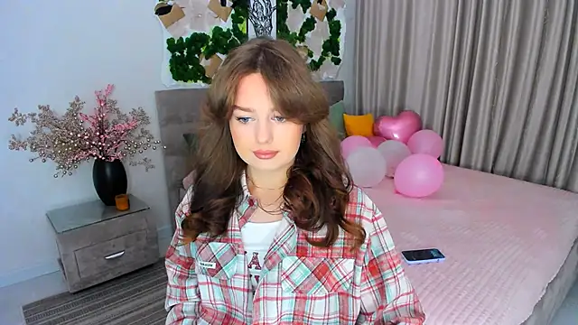 Snapshot of MiracleCurly chatting on 5, 3, 2025 MiracleCurly online show from 5, 3, 2025