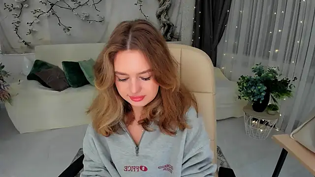 Snapshot of MiracleCurly chatting on 17, 9, 2025 MiracleCurly online show from 17, 9, 2025