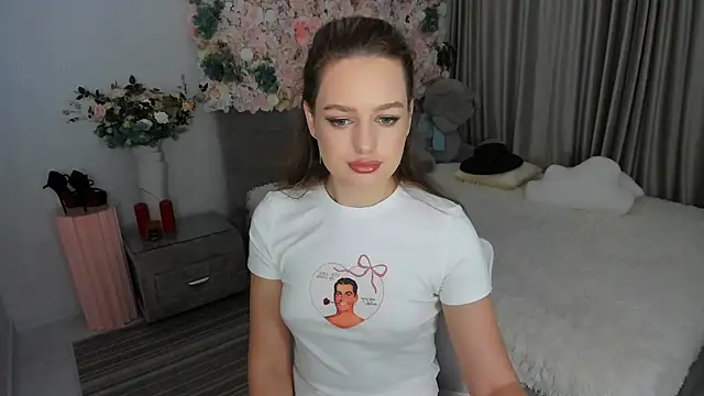 Snapshot of MiracleCurly chatting on 6, 10, 2025 MiracleCurly online show from 6, 10, 2025