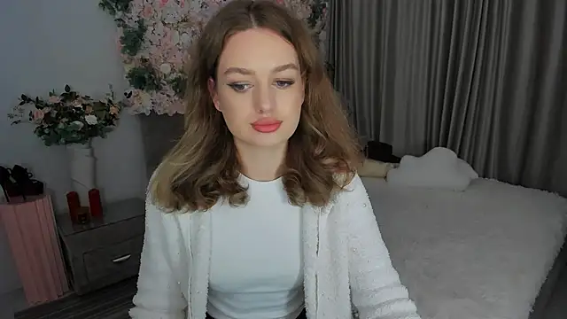 Snapshot of MiracleCurly chatting on 7, 10, 2025 MiracleCurly online show from 7, 10, 2025