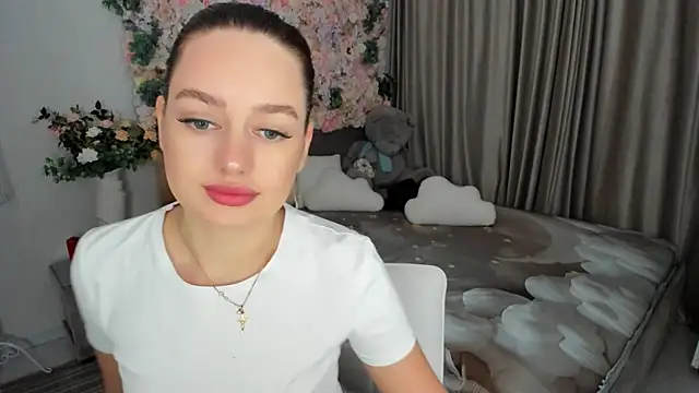 Snapshot of MiracleCurly chatting on 15, 10, 2025 MiracleCurly online show from 15, 10, 2025