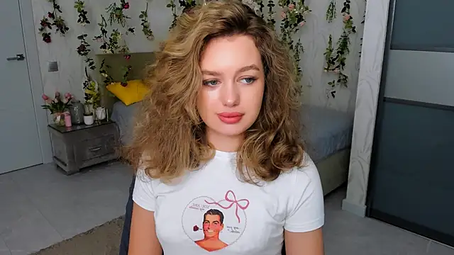 Snapshot of MiracleCurly chatting on 24, 10, 2025 MiracleCurly online show from 24, 10, 2025