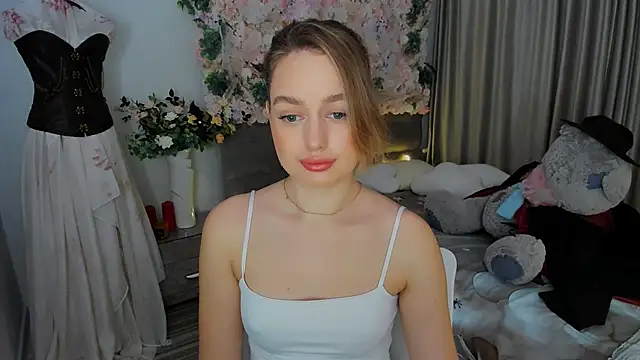 Snapshot of MiracleCurly chatting on 2, 11, 2025 MiracleCurly online show from 2, 11, 2025