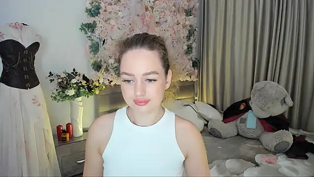 Snapshot of MiracleCurly chatting on 7, 11, 2025 MiracleCurly online show from 7, 11, 2025