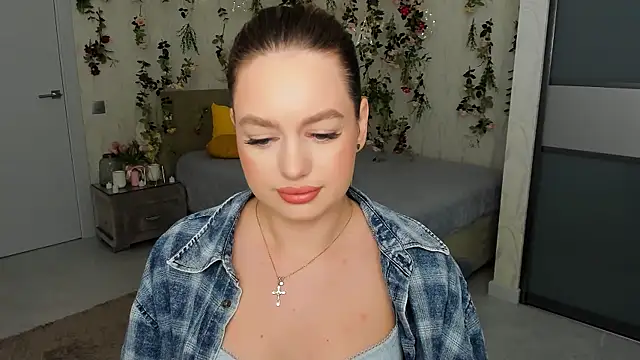 Snapshot of MiracleCurly chatting on 1, 12, 2025 MiracleCurly online show from 1, 12, 2025