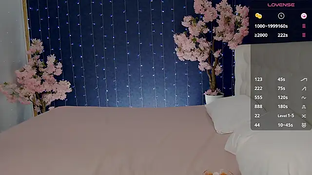 Snapshot of -Mirror-Girl- chatting on 18, 10, 2025 -Mirror-Girl- online show from 18, 10, 2025