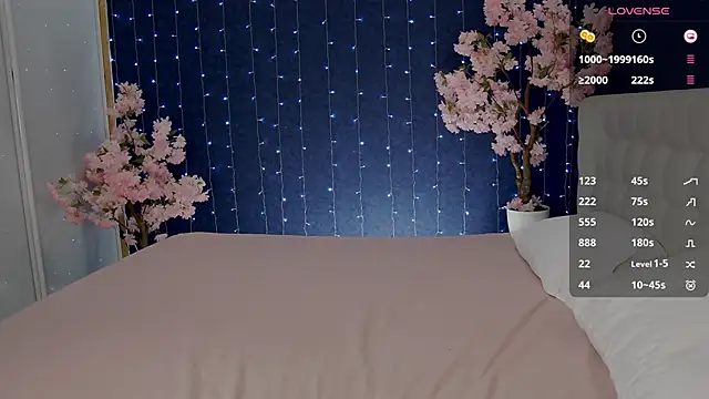 Snapshot of -Mirror-Girl- chatting on 19, 10, 2025 -Mirror-Girl- online show from 19, 10, 2025