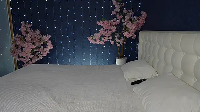 -Mirror-Girl- online show from 10, 3, 2026