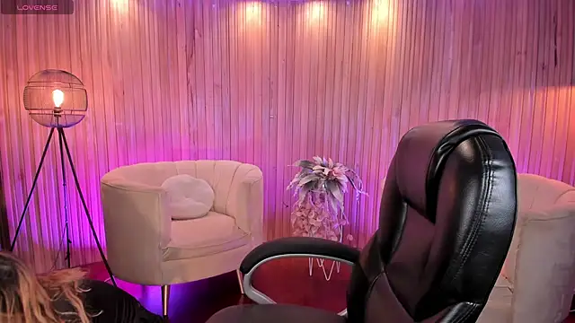 LisaMonroe  online show from 8, 2, 2025