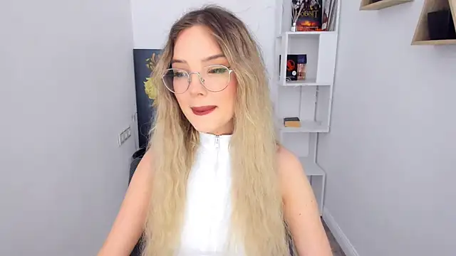 FloweryLove 1 online show from 28, 1, 2025