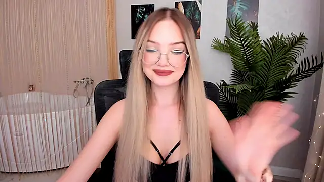 FloweryLove 1 online show from 5, 2, 2025