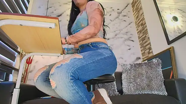 Sophie LittleS online show from 7, 4, 2026