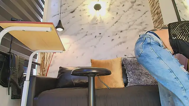 Sophie LittleS online show from 9, 4, 2026