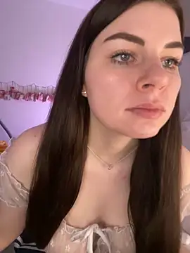 EllyNora online show from 4, 12, 2025