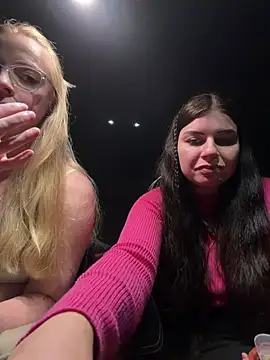 Snapshot of EllyNora chatting on 4, 7, 2026 EllyNora online show from 4, 7, 2026