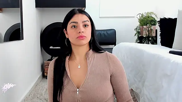 Paula Desousa online show from 4, 1, 2025