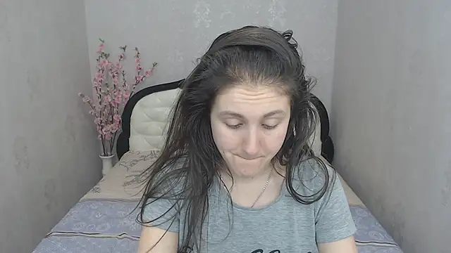 Holliy Cooper online show from 6, 2, 2025