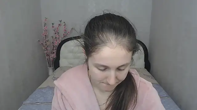 Holliy Cooper online show from 13, 2, 2025