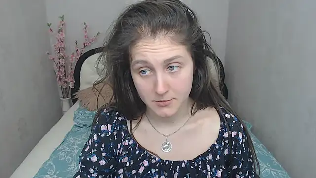 Holliy Cooper online show from 19, 3, 2025