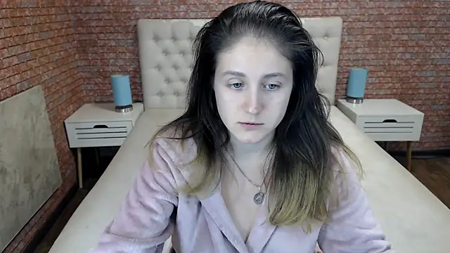 Holliy Cooper online show from 30, 9, 2025