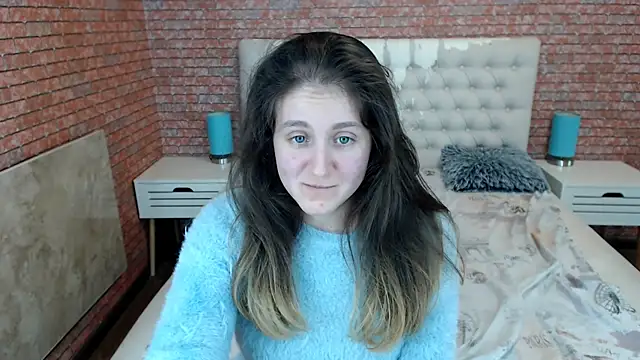 Holliy Cooper online show from 26, 10, 2025