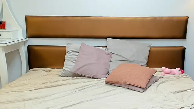 MissYvie online show from 16, 1, 2025