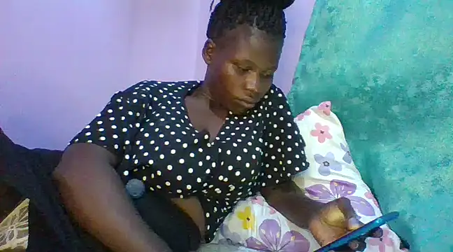 Snapshot of prettychic5 chatting on 8, 3, 2025 prettychic5 online show from 8, 3, 2025