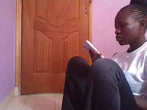 Snapshot of prettychic5 chatting on 12, 9, 2025 prettychic5 online show from 12, 9, 2025