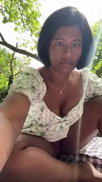 Snapshot of RoseMelanie chatting on 5, 5, 2026 RoseMelanie online show from 5, 5, 2026