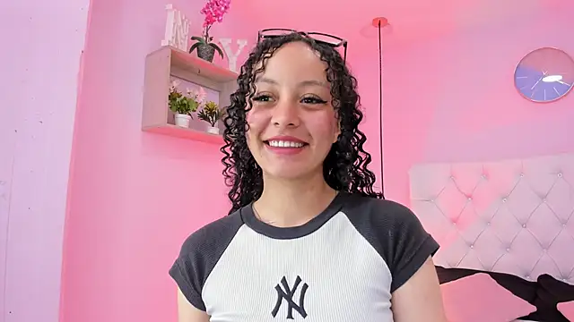 Snapshot of Xiomi_Lz chatting on 26, 10, 2025 Xiomi Lz online show from 26, 10, 2025