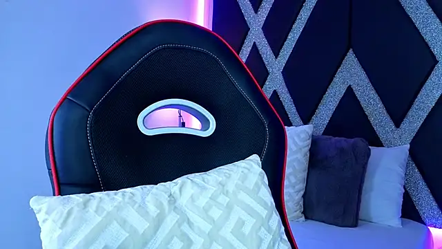 Snapshot of blonde_cat15 chatting on 13, 10, 2025 blonde cat15 online show from 13, 10, 2025