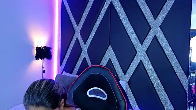 Snapshot of blonde_cat15 chatting on 20, 10, 2025 blonde cat15 online show from 20, 10, 2025