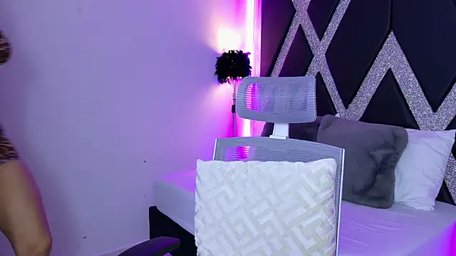 Snapshot of blonde_cat15 chatting on 10, 11, 2025 blonde cat15 online show from 10, 11, 2025