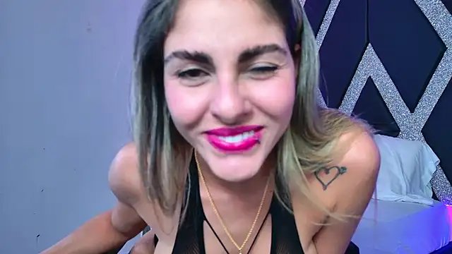 Snapshot of blonde_cat15 chatting on 15, 11, 2025 blonde cat15 online show from 15, 11, 2025