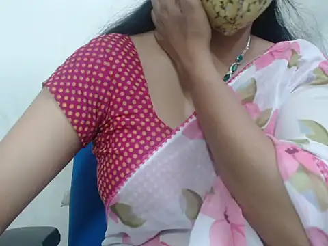 Snapshot of Lovely_Siri_23 chatting on 28, 10, 2025 Lovely Siri 23 online show from 28, 10, 2025