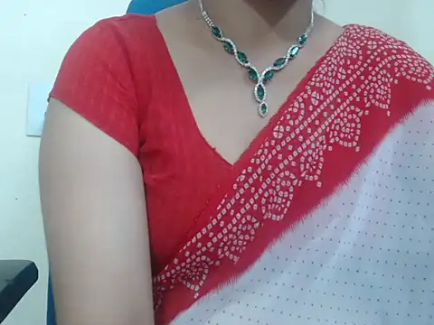 Snapshot of Lovely_Siri_23 chatting on 2, 11, 2025 Lovely Siri 23 online show from 2, 11, 2025