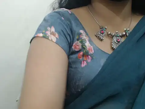 Lovely Siri 23 online show from 16, 6, 2026
